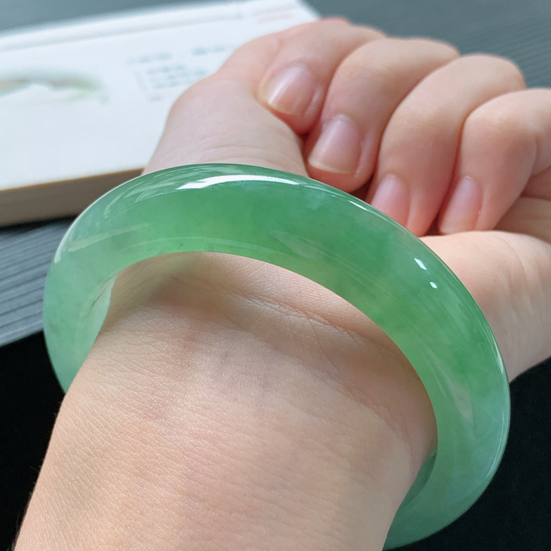Jadeite bracelet, Burmese old  - огляд і ціна Lighting